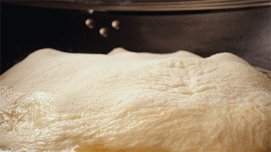 美贝怎么吐沙，2分钟花蛤快速吐沙子（洗白白盖上被子煮一煮）