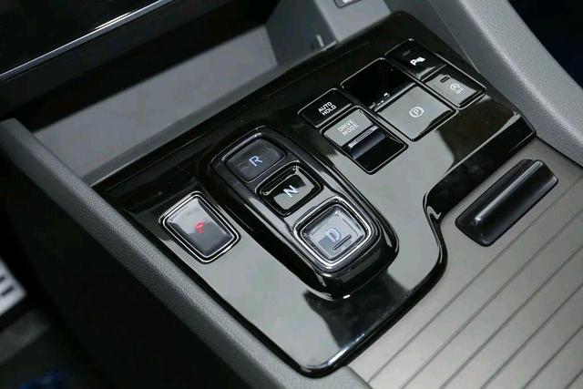 采埃孚8at对比爱信8at(仅油耗偏高,平顺性远超采埃孚9at爱信8at)