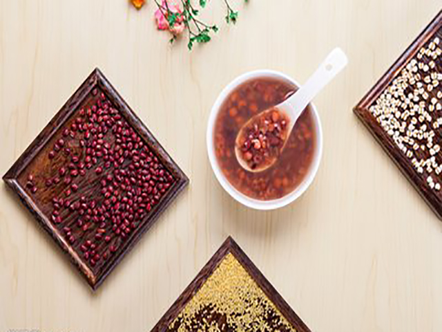 美容养生粥有哪些，美容养生粥有哪些品牌（夏天靠这三种粥美容养颜）