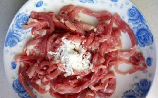 如何做鲜姜炒肉，炒肉用什么姜（姜丝肉的家常做法）