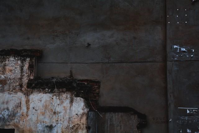 《活着》读书笔记摘抄及感悟，《活着》读后感怎么写（读余华《活着》领悟生命真谛及人间清醒的金句）