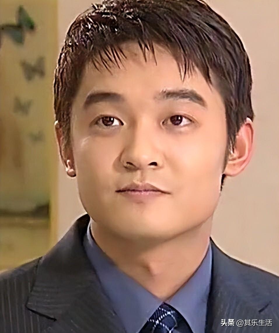 墨阳,1980年6月10日出生于黑龙江省佳木斯市,佳木斯艺术学校毕业后