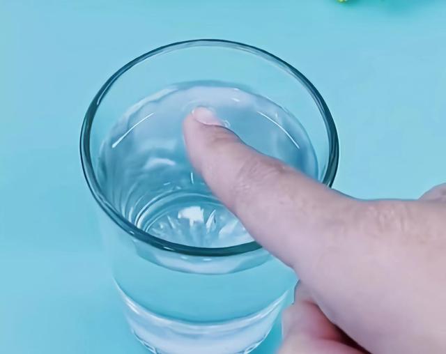 手指扎刺了怎么弄出来，手指被扎刺后如何才能清除（分享14个生活小妙招）