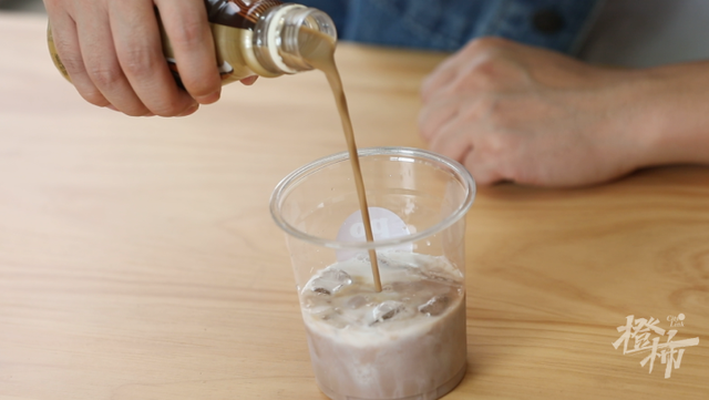 百利甜酒兑什么最好喝，百利甜酒的几种爽爆了的喝法（挑战便利店12种饮料的神仙混搭）