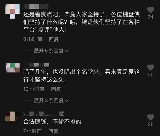 首届超女十强歌手摆摊直播，商场嗨唱太吵闹，被曝遭投诉后换场地