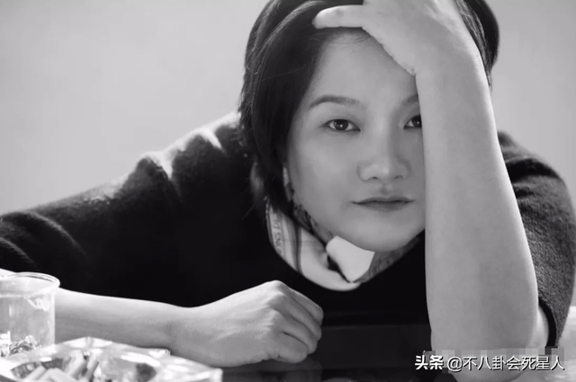 洪晃的父亲叫红什么，洪晃的父亲（时尚女魔头洪晃：老妈是名媛）