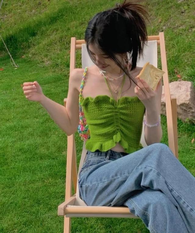 漂亮小姐姐图片，高清漂亮小姐姐的真人头像 俞人间-  ‘玫瑰可以在荒野盛开 深海也可以有星光.’微信（小裙子都觉得怀才不遇）