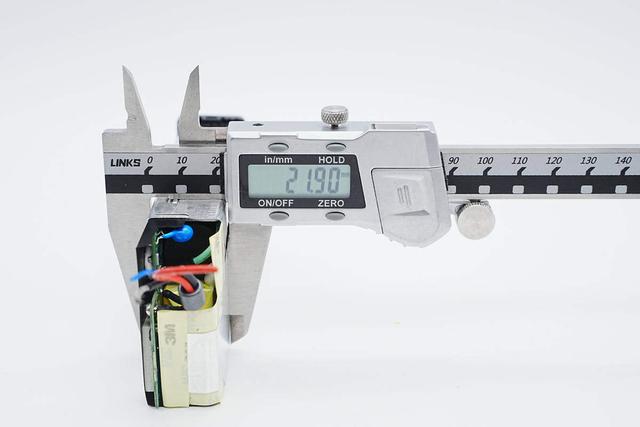 电脑适配器是什么，什么是适配器（拆解联想100W电源适配器看看用料）