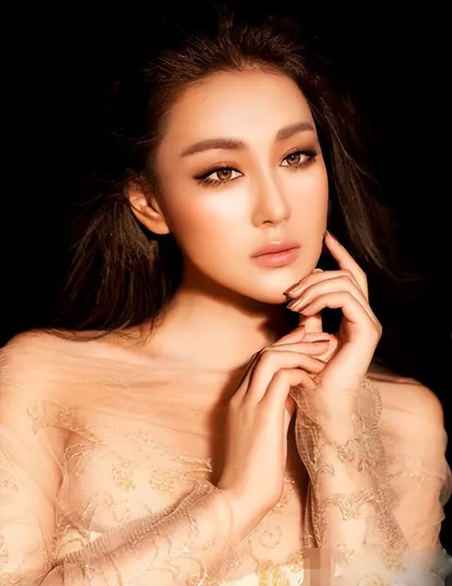 李晨张馨予生活照，张馨予写真 生活照（张馨予：游离吴卓羲和李晨后）