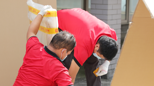 乔迁之喜进门拿什么东西，乔迁当天拿什么进门（快学这几句，图个好兆头哦）