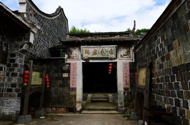 民族的主要特征是什么，民族特征属于什么（但你知道他们最具特色的建筑特色是什么吗）