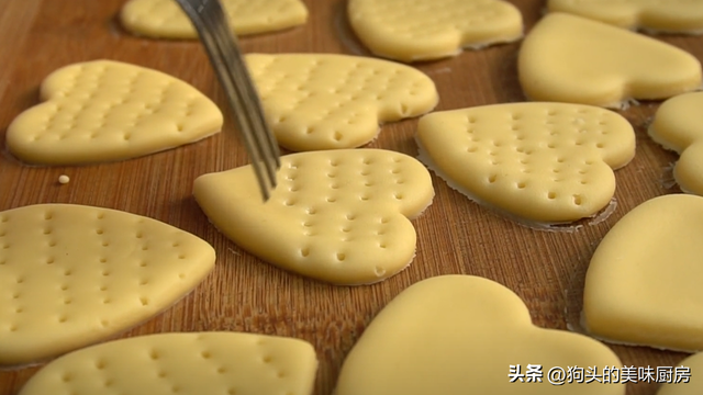 饼干的做法，饼干的做法和配方（想吃饼干不用买）