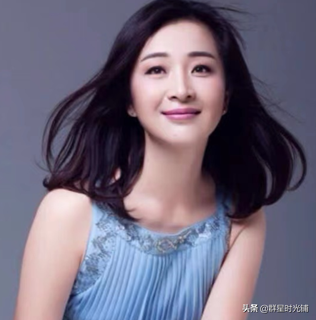“娱乐圈劳模”张嘉译：40岁才走红，与王海燕的恩爱婚姻引人羡慕