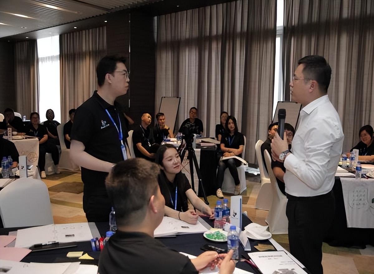 结构化表达三步法是哪三步，年终总结的攻略（结构演讲·三步学会职场公众表达）