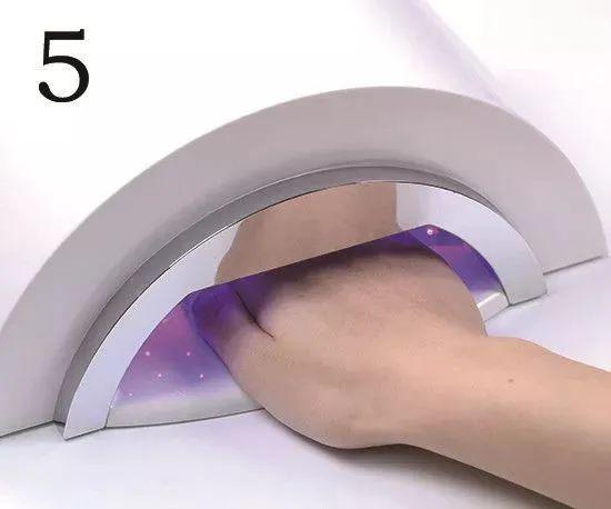 美甲怎么快速卸掉，怎么快速把美甲卸掉（最全的正确的涂甲油胶步骤——卸甲的操作步骤教程）