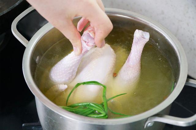 夏天可以吃羊肉吗，夏天可以吃羊肉吗 夏天清炖羊肉怎样做（建议少吃猪肉羊肉）
