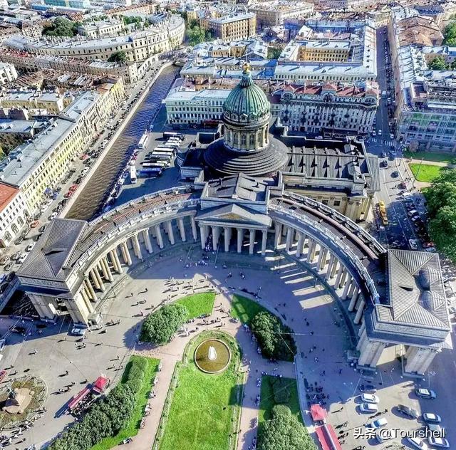 世界上最大的教堂，世界上最大的教堂是什么（圣彼得堡最美丽的教堂）