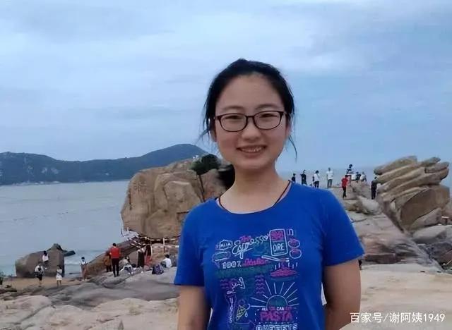 2021海南高考，2021年海南多少分可以上本科（海南三考生高考成绩900分被北大清华争抢）