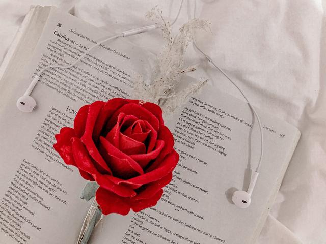 男生主动说情史的心理，男生为什么跟你坦白情史（一个人主动透露这些私事）