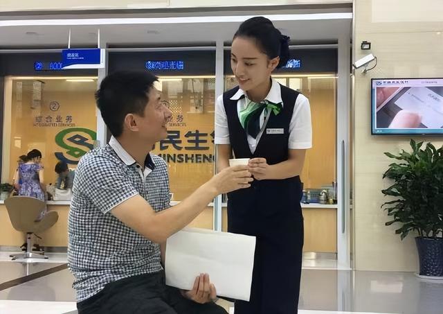 把钱存到银行卡里有利息吗，把钱放在银行卡里有利息吗（将5万元在银行定存一年）