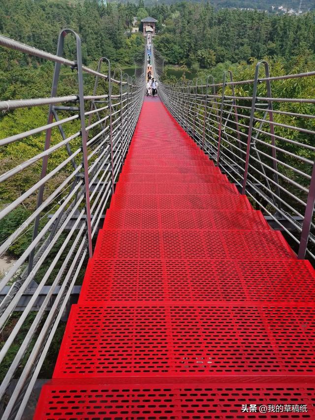 十一假期出游可畅玩银杏湖乐园，湖光山色风景迷人