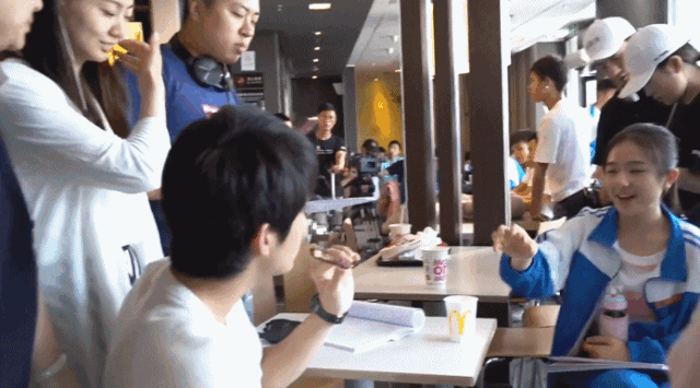 李兰迪男朋友是谁，李兰迪小到大没变（张新成李兰迪同游泰国）