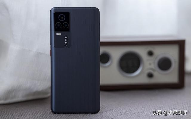 vivo官方旗舰清仓，120W+12GB+骁龙888