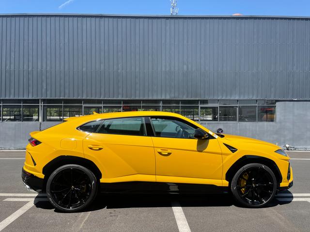 兰博基尼跑车多少钱一台，兰博基尼跑车多少钱一台汽车（兰博基尼行情也不行了）