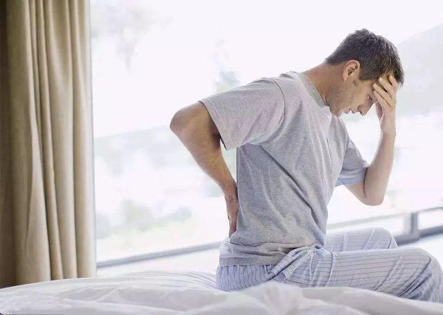 男人的阴毛白是怎么回事，或许还有其他原因