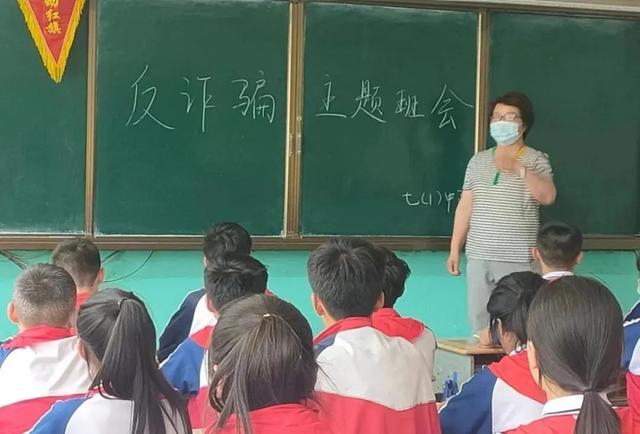 山东科技大学幼儿园，山东科技大学幼儿园泰安报名（少年法官“庭审”、萌娃喊话反诈...“小手拉大手”养老反诈普法来了）