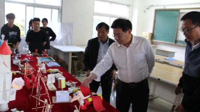 中学生科技小制作，中学生科技小（邓州市六高中科技小制作作品展）