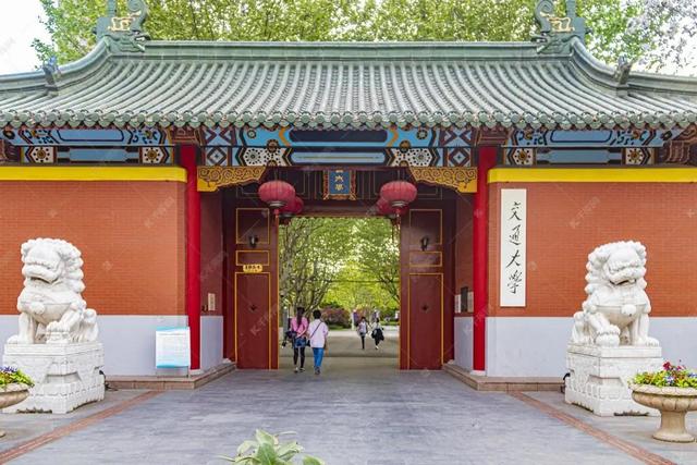 清华大学最新大门，软科中国高校排名前十名大学校门一览