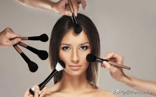 化妆师培训要多久需要考证吗，化妆师培训要多久（化妆师证在哪里报名）