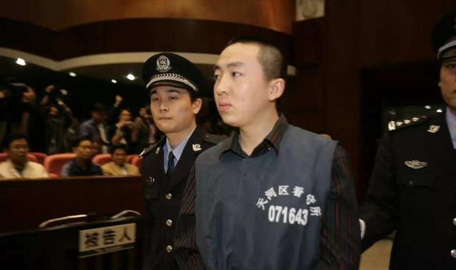 atm机一天最多取多少钱，ATM机一天最多取多少钱（小伙因ATM机故障多取17万）