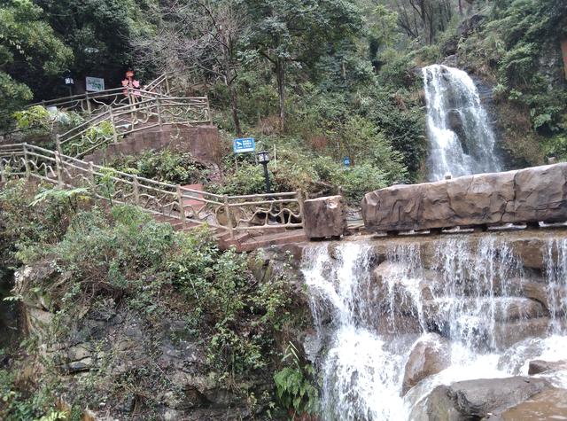 山涧溪水诗词佳句，描写山涧流水的优美句子（山涧小溪——一种惬意的生活）