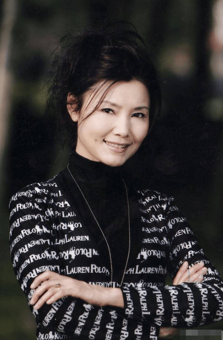 歌手姜黎黎简历，姜黎黎：嫁小3岁汪宝生