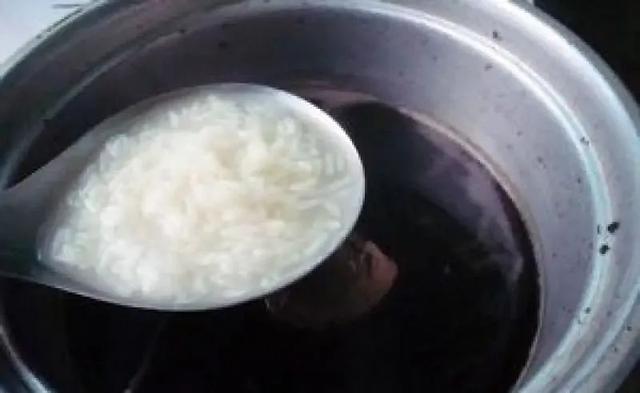 蛋酒的做法，核桃蛋酒的做法（家常美食：黑豆蛋酒汤）