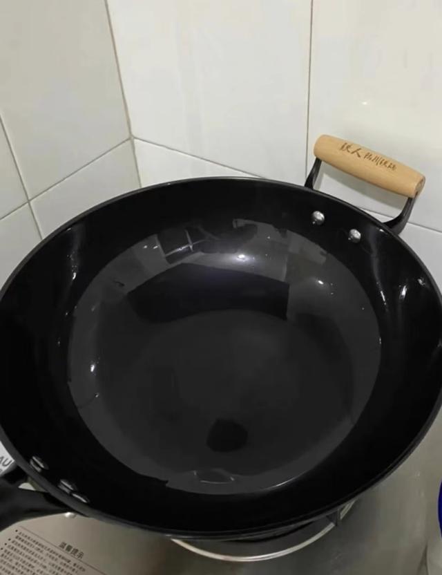 珐琅锅为什么不建议买，珐琅锅为什么不建议购买（我发现厨房里有3种“锅子”不实用）