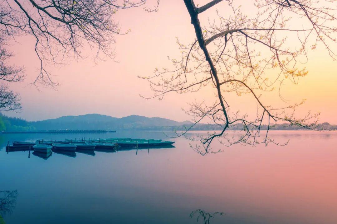 象征美好的四字成语，形容美好的的四字成语（红炉点雪、落纸云烟、吉光片羽）