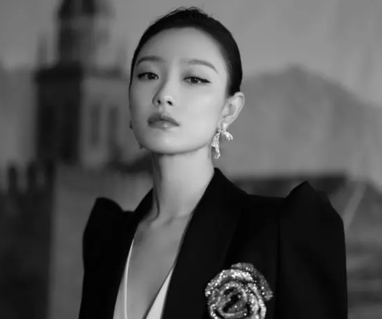 学校军训女教官丝袜（85后女星好身材Top10）