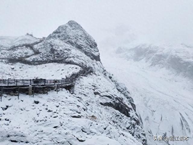 玉龙雪山十月份有雪吗，玉龙雪山现在9月有雪吗（玉龙雪山迎来今秋第一场雪）