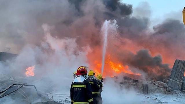 登高平台消防车，云梯消防车主要用于什么（我国花2400万元从芬兰进口一辆值吗）