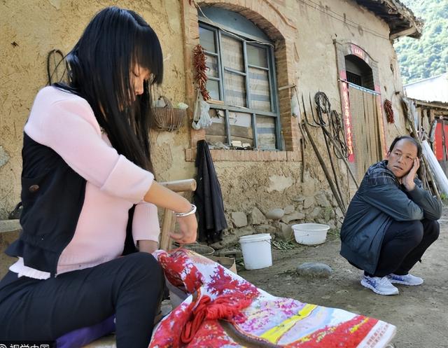 农村的漂亮姑娘，最漂亮的女人农村（河南农村漂亮“椅子姑娘”）