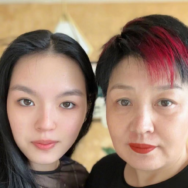 李咏去世3年哈文变自信！罕晒美国生活美照，20岁法图麦浓妆亮相