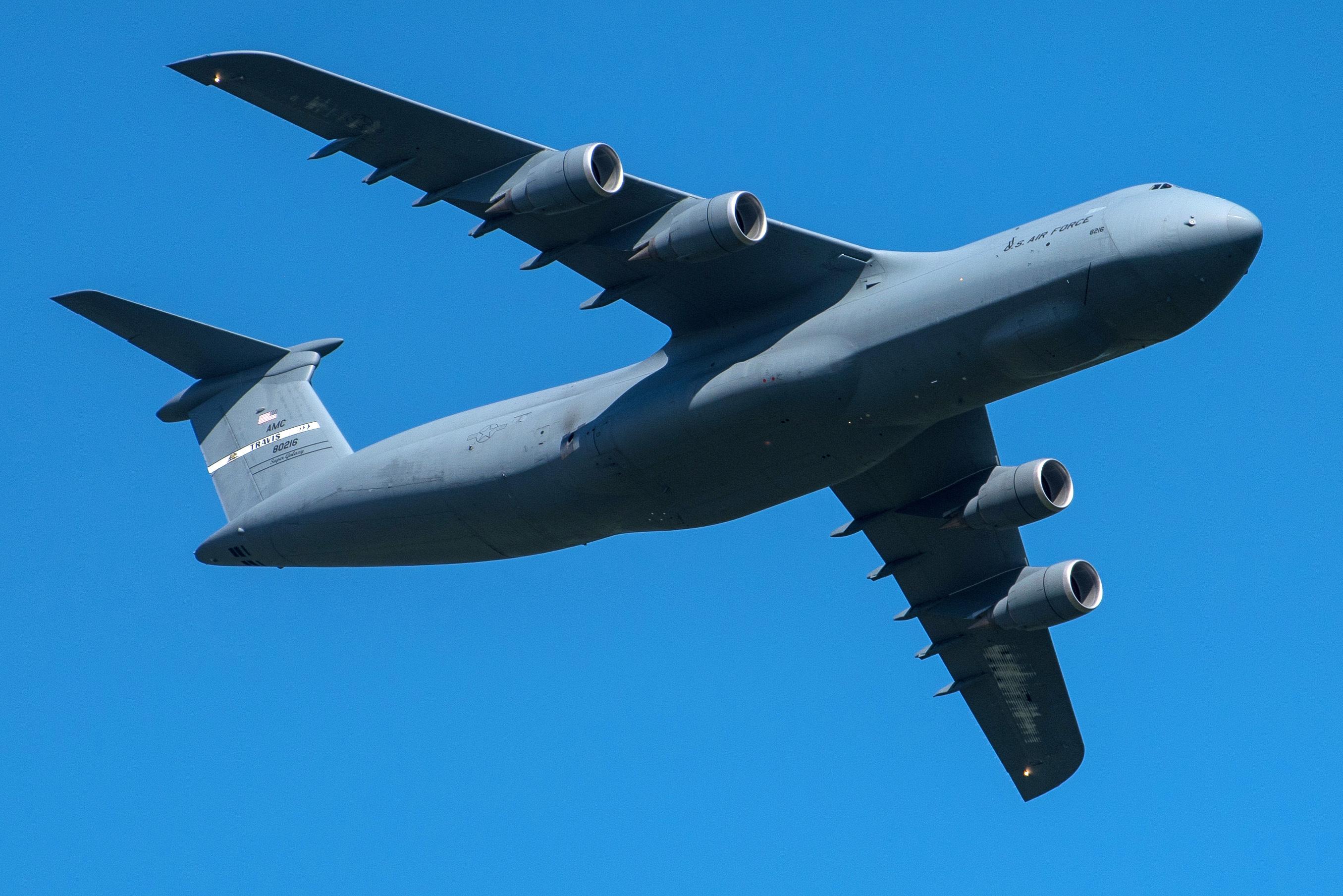 俄罗斯的安124"秃鹰"和美国的c5"银河"战略运输机