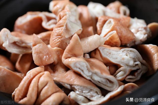 猪大肠怎么洗干净，肥肠怎样洗才干净（一个矿泉水瓶就能洗干净）