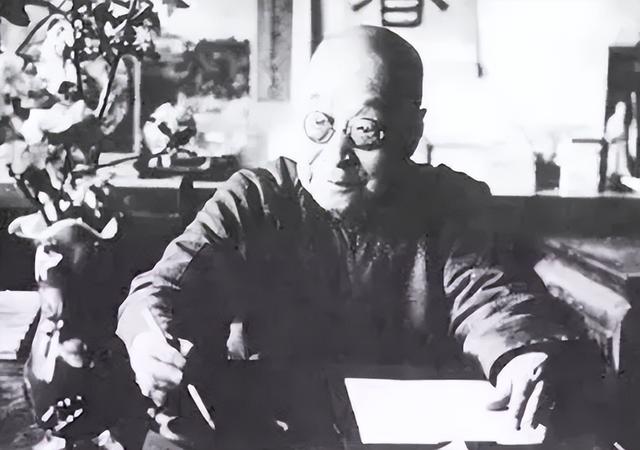 48岁施今墨近况，临终将10张秘方无偿捐国