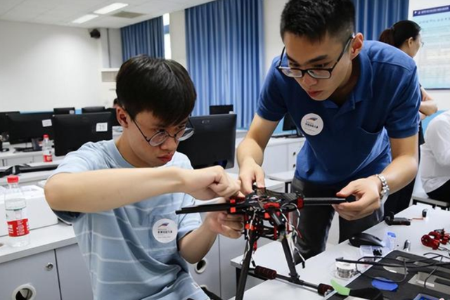 怎么判断女朋友是不是处女，怎么看出女生是不是处（高中女生和职高女生的差别）