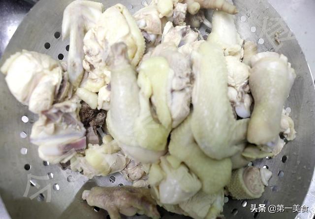 东北乱炖都有什么菜，东北乱炖是东北哪里的菜（东北的四大“硬菜”）