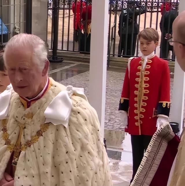 英国现任国王是谁，英国新任国王查尔斯简介（“70年太子”终于加冕成英国国王）